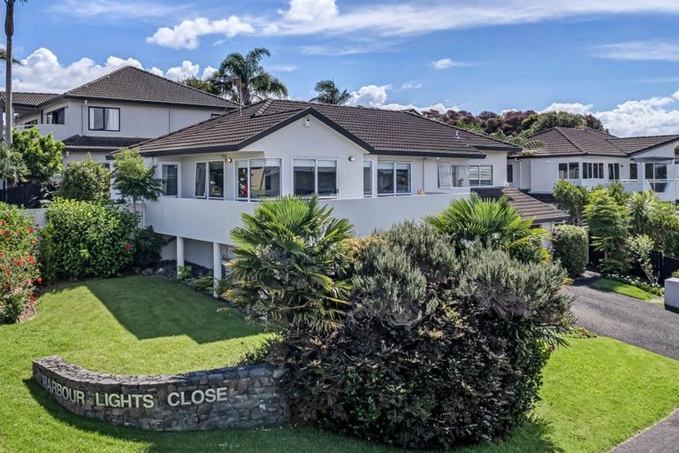 Photo of property in 2 Harbour Lights Close, West Harbour, Auckland, 0618