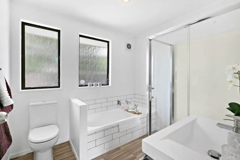 Photo of property in 9 Elizabeth Drive, West Harbour, Auckland, 0618