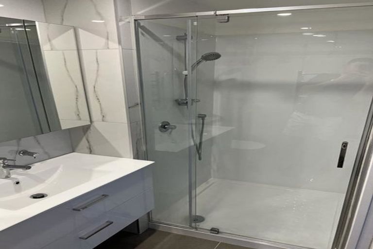 Photo of property in 11 Meadow Crescent, Te Atatu South, Auckland, 0602