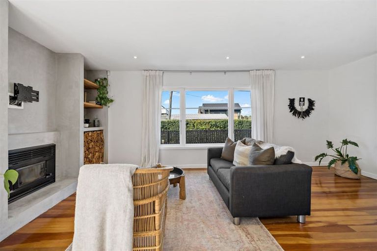 Photo of property in 17 Karamu Street, Te Atatu Peninsula, Auckland, 0610