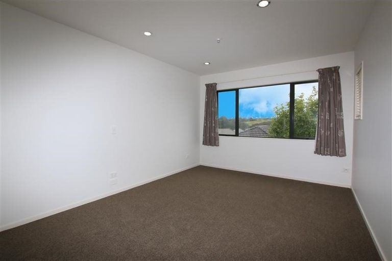 Photo of property in 24/22 Northcross Drive, Oteha, Auckland, 0632
