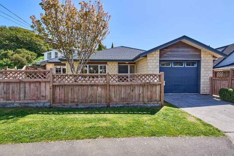 Photo of property in 20a Redwood Avenue, Tawa, Wellington, 5028