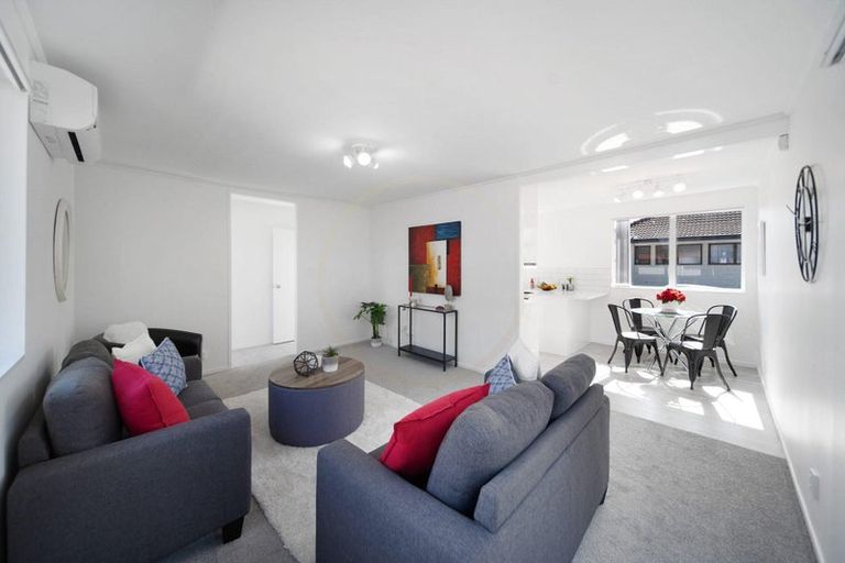 Photo of property in 3/10 Penion Drive, Flat Bush, Auckland, 2023