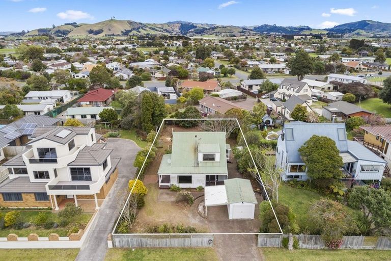 Photo of property in 56 Dickson Road, Papamoa Beach, Papamoa, 3118