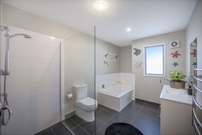 Photo of property in 4a Astrolabe Place, Gulf Harbour, Whangaparaoa, 0930