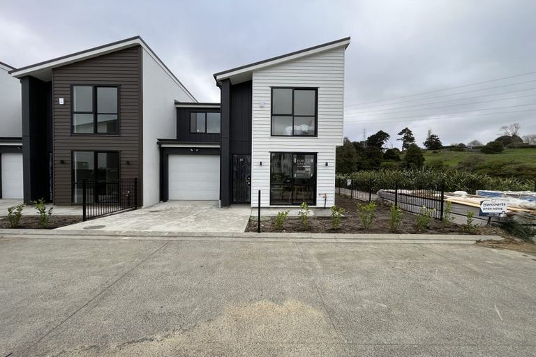 Photo of property in 1 Whawhaki Lane, Kumeu, 0810