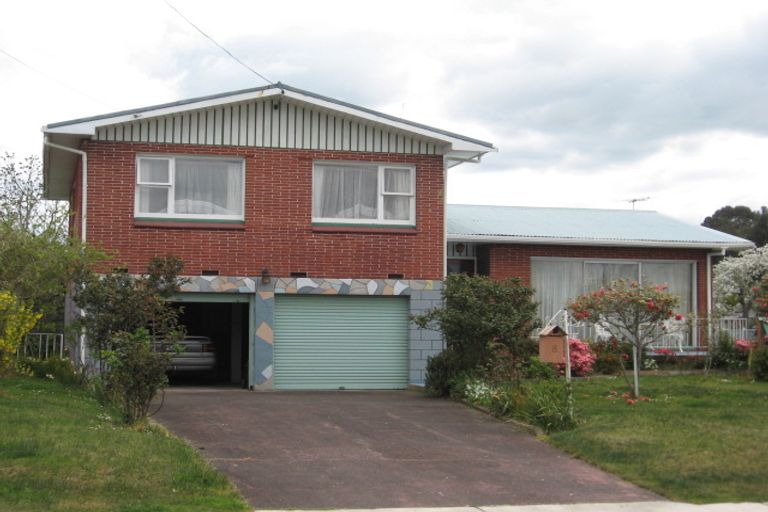 Photo of property in 8 Martin Street, Utuhina, Rotorua, 3015