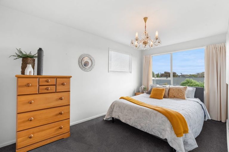 Photo of property in 21 Greendale Avenue, Avonhead, Christchurch, 8042