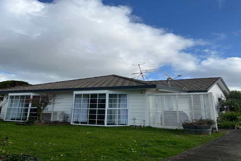 Photo of property in 24 Randwick Place, Randwick Park, Auckland, 2105