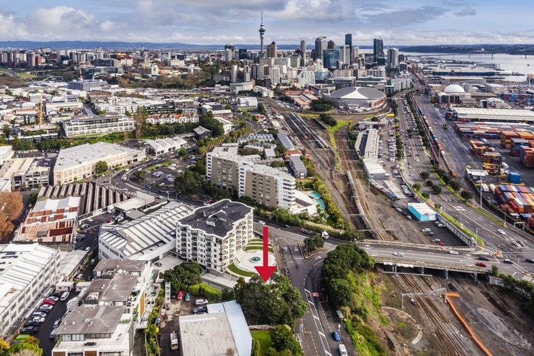 Photo of property in 112 Gladstone Road, Parnell, Auckland, 1052