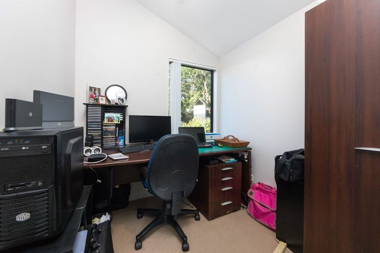 Photo of property in 2/12 Herons Way, Northcote, Auckland, 0627