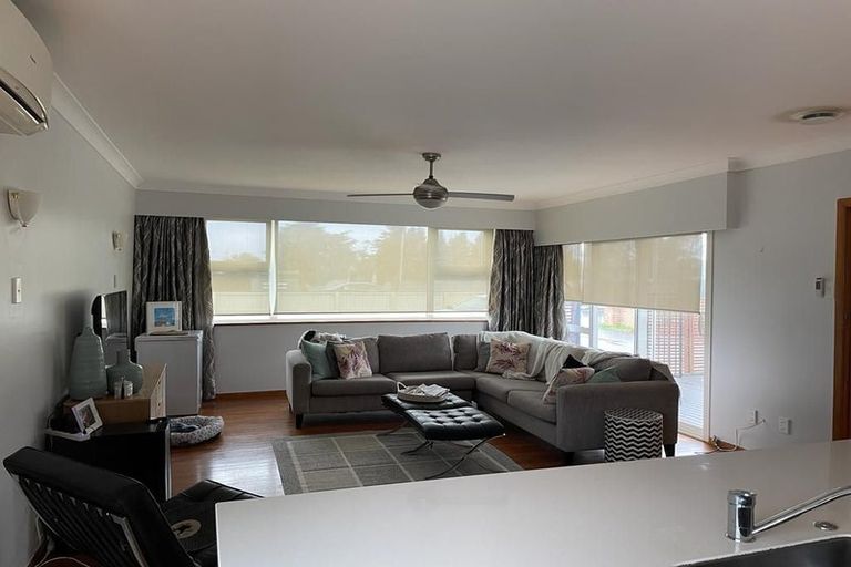 Photo of property in 1/206 Onewa Road, Birkenhead, Auckland, 0626
