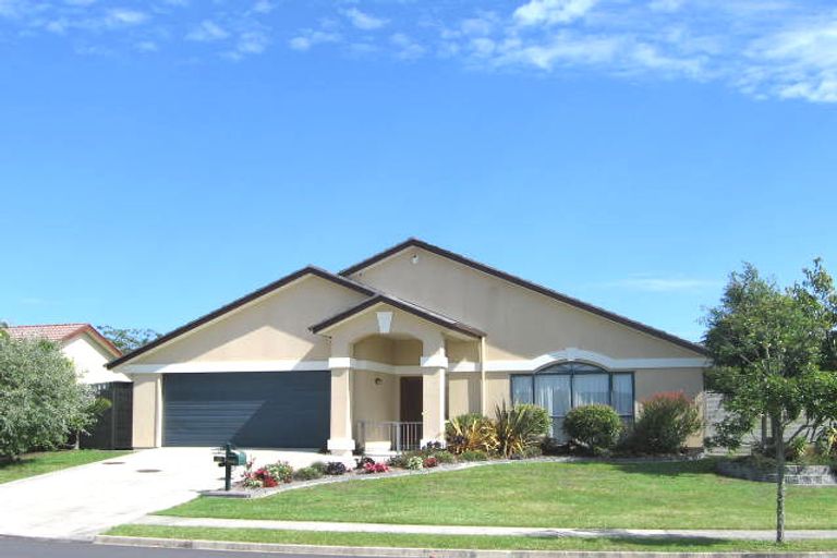 Photo of property in 22 Hillwell Drive, Henderson, Auckland, 0612