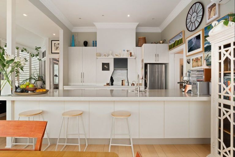 Photo of property in 114 Cliffs Road, Saint Clair, Dunedin, 9012