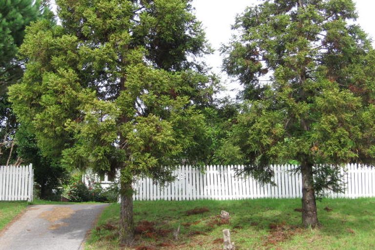 Photo of property in 15 Paton Avenue, Te Atatu South, Auckland, 0610