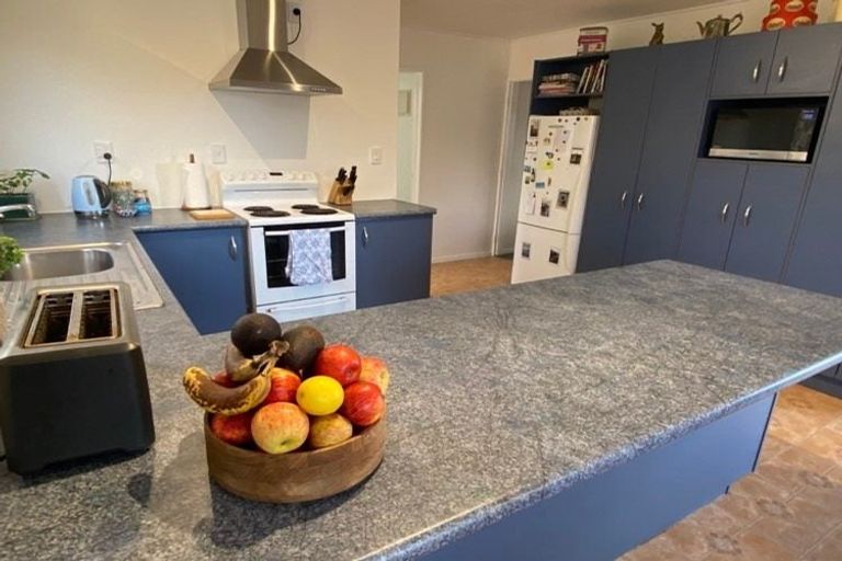 Photo of property in 96 Queens Road, Waikanae Beach, Waikanae, 5036