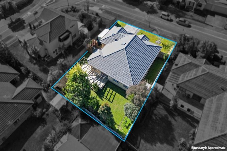 Photo of property in 18 Brittany Drive, Henderson, Auckland, 0612