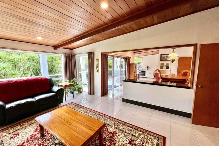 Photo of property in 14 Titirangi Beach Road, Titirangi, Auckland, 0604