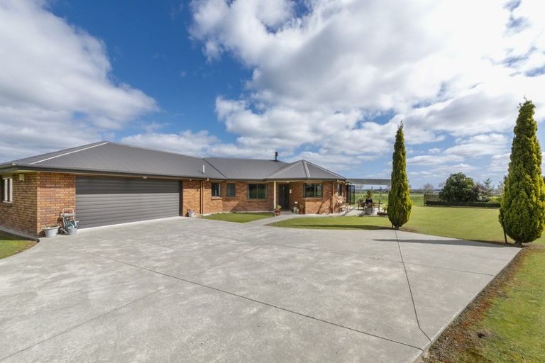 Photo of property in 689 Makerua Road, Tokomaru, Palmerston North, 4474