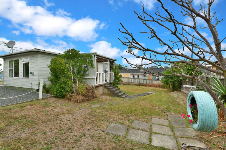 Photo of property in 998 Whangaparaoa Road, Tindalls Beach, Whangaparaoa, 0930