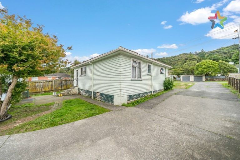 Photo of property in 132 Wellington Road, Wainuiomata, Lower Hutt, 5014