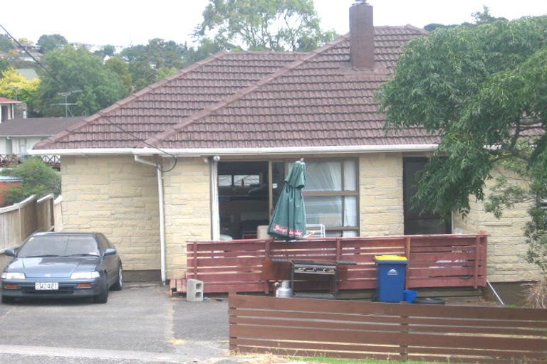 Photo of property in 1/16 Peach Road, Glenfield, Auckland, 0629