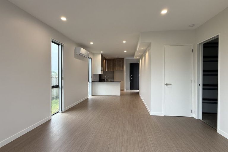 Photo of property in 5/21 Akoranga Drive, Northcote, Auckland, 0627