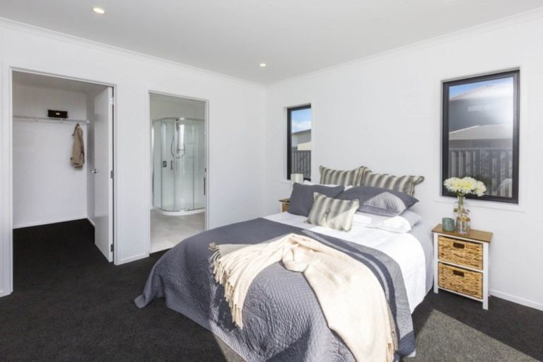 Photo of property in 10 Buddle Road, Wallaceville, Upper Hutt, 5018