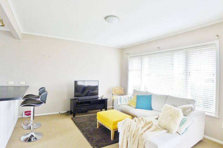 Photo of property in 3/6 Corrella Road, Belmont, Auckland, 0622