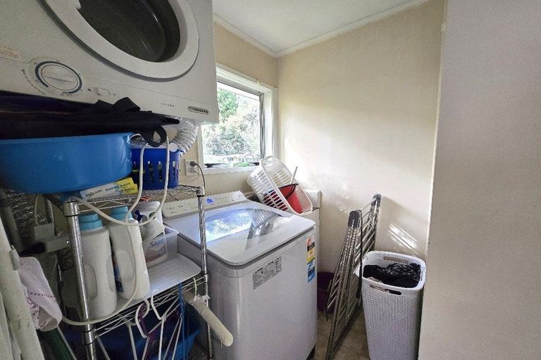 Photo of property in 1/25 Sapphire Place, Bayview, Auckland, 0629