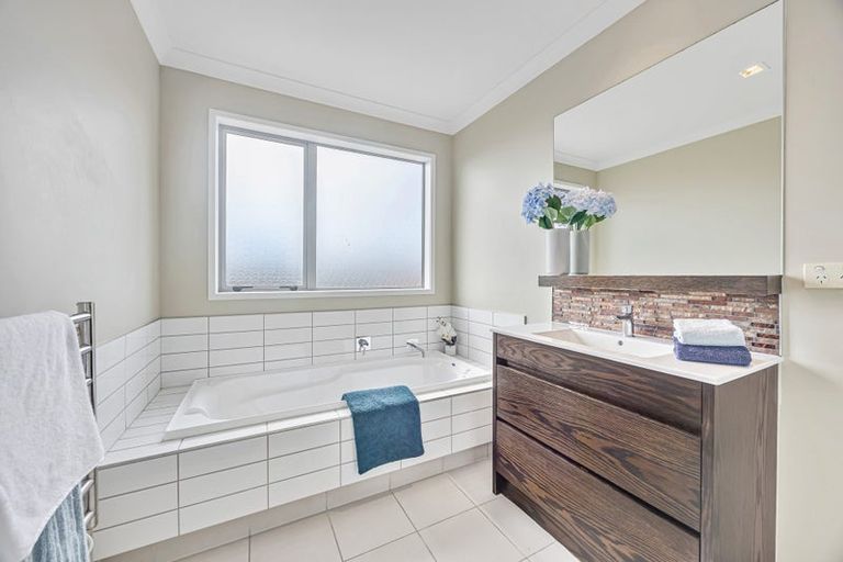 Photo of property in 8 Baverstock Road, Flat Bush, Auckland, 2016