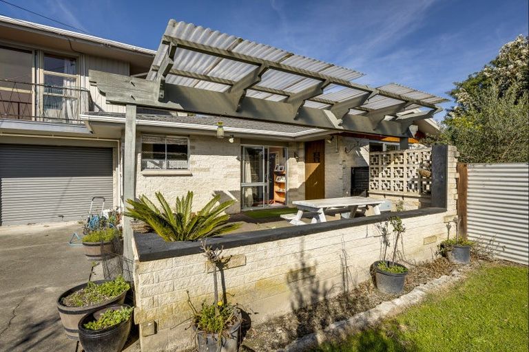 Photo of property in 208 Caroline Place, Mayfair, Hastings, 4122