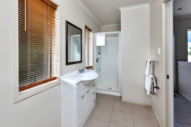 Photo of property in 16a Bermuda Place, One Tree Point, 0118