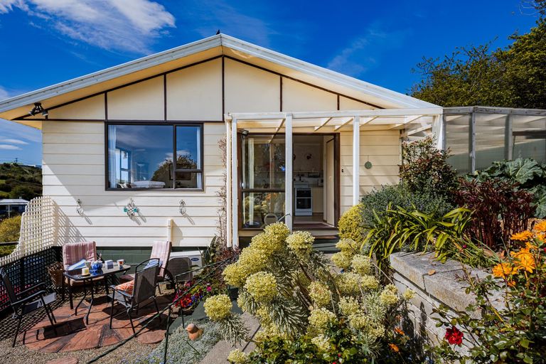Photo of property in 42 Jessop Street, South Hill, Oamaru, 9400