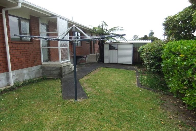 Photo of property in 2/35 Buscomb Avenue, Henderson, Auckland, 0610
