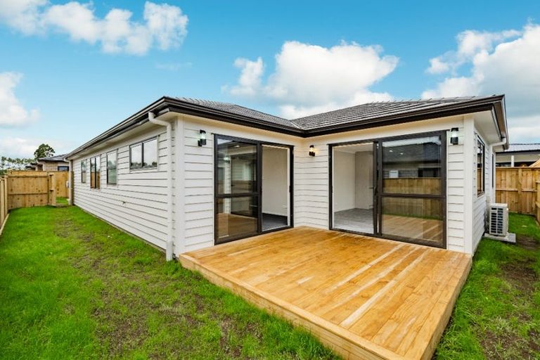 Photo of property in 10 Koroheke Road, Takanini, 2110
