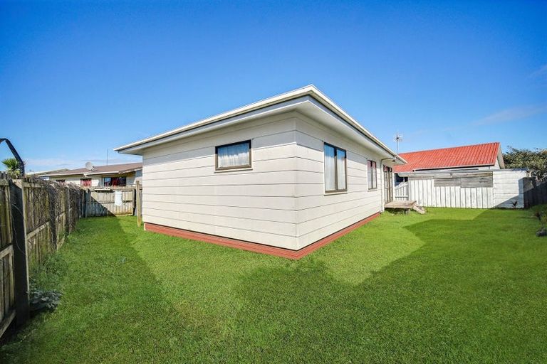 Photo of property in 2/14 Templeton Place, Clendon Park, Auckland, 2103
