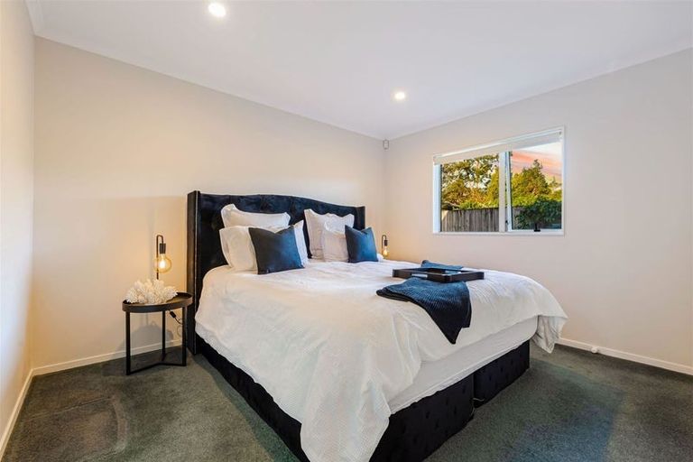 Photo of property in 14 Nirmal Place, Sunnyvale, Auckland, 0612