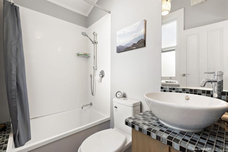 Photo of property in 10 Milton Street, Berhampore, Wellington, 6023