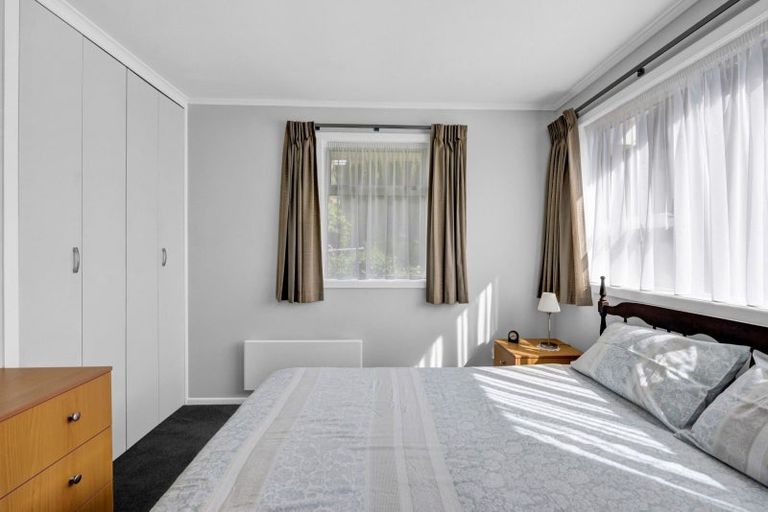 Photo of property in 42 Seaview Road, Marfell, New Plymouth, 4310