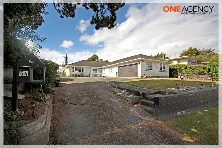 Photo of property in 54 Kawiu Road, Levin, 5510