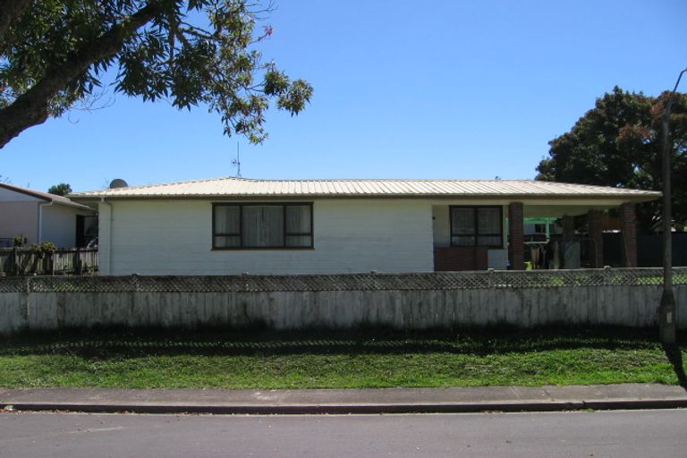 Photo of property in 12 Woodman Place, West Harbour, Auckland, 0618