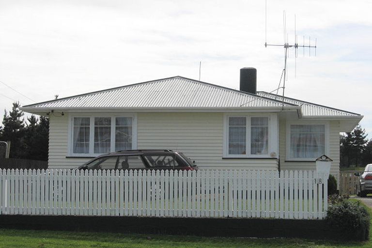 Photo of property in 18 Lee Street, Castlecliff, Whanganui, 4501