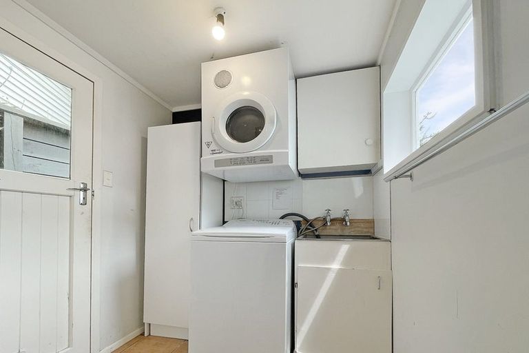 Photo of property in 8 Liffey Crescent, Island Bay, Wellington, 6023