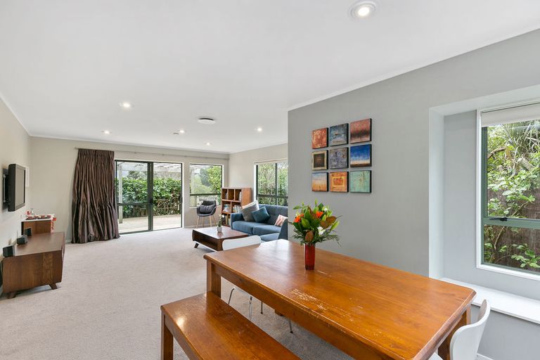 Photo of property in 8 Lingard Grove, Brooklyn, Wellington, 6021