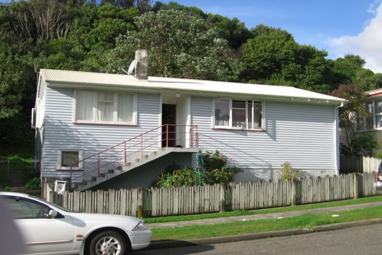 Photo of property in 40 Cardiff Crescent, Cannons Creek, Porirua, 5024