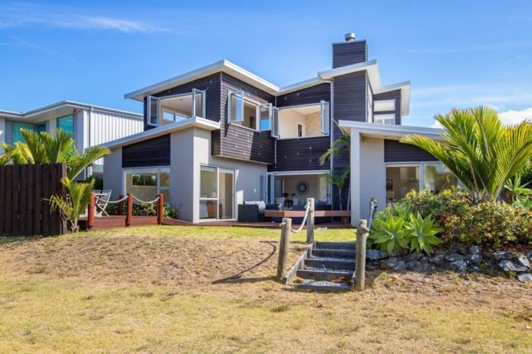 Photo of property in 11 Patiki Place, Omaha, 0986