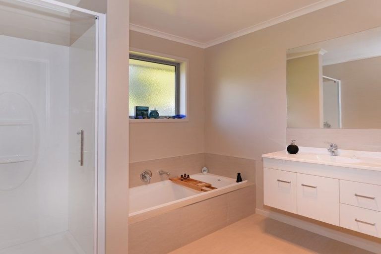 Photo of property in 5 Ruataniwha Drive, Collingwood, 7073