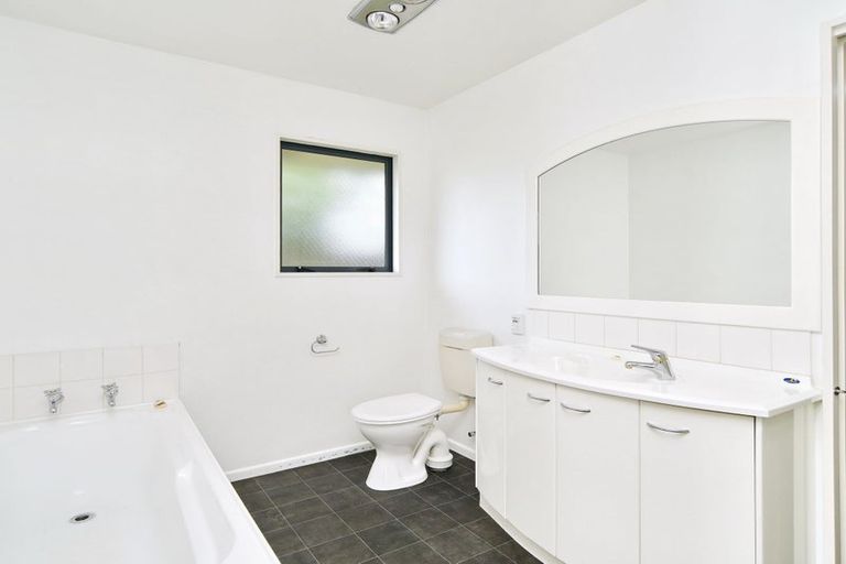 Photo of property in 137 Kotuku Crescent, Woolston, Christchurch, 8023