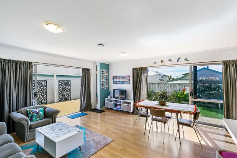 Photo of property in 27a Simpson Road, Papamoa Beach, Papamoa, 3118